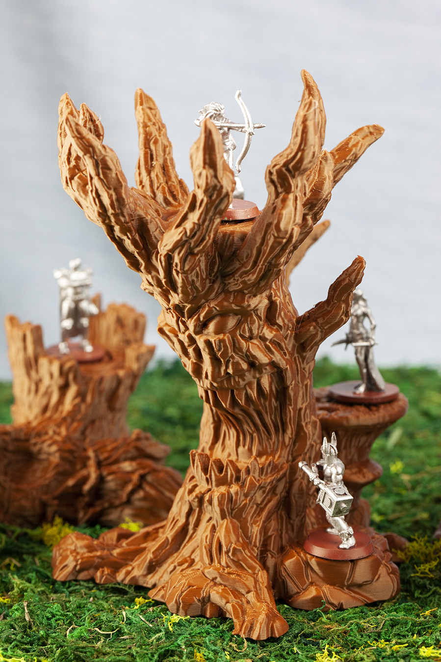 Tabletop terrain piece with miniatures